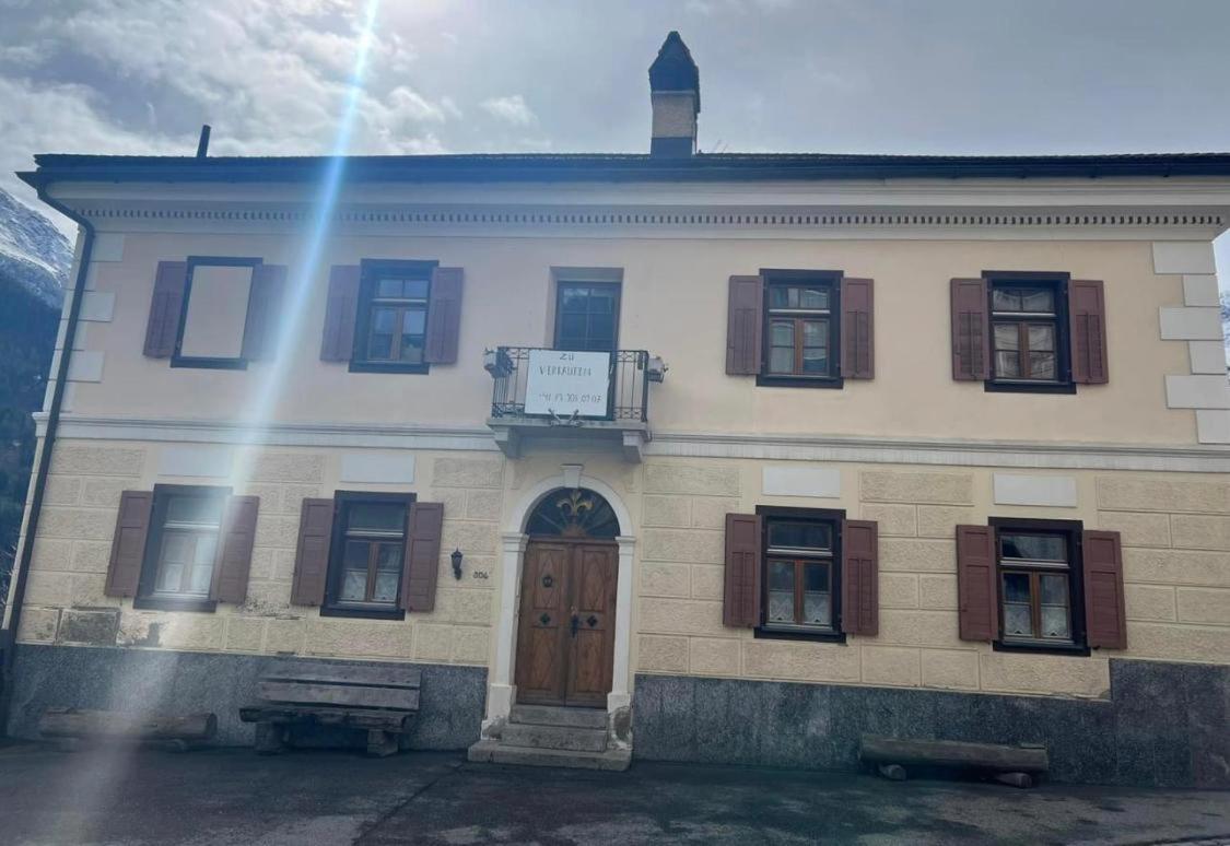 Отель Chasa Crusch Зент Экстерьер фото
